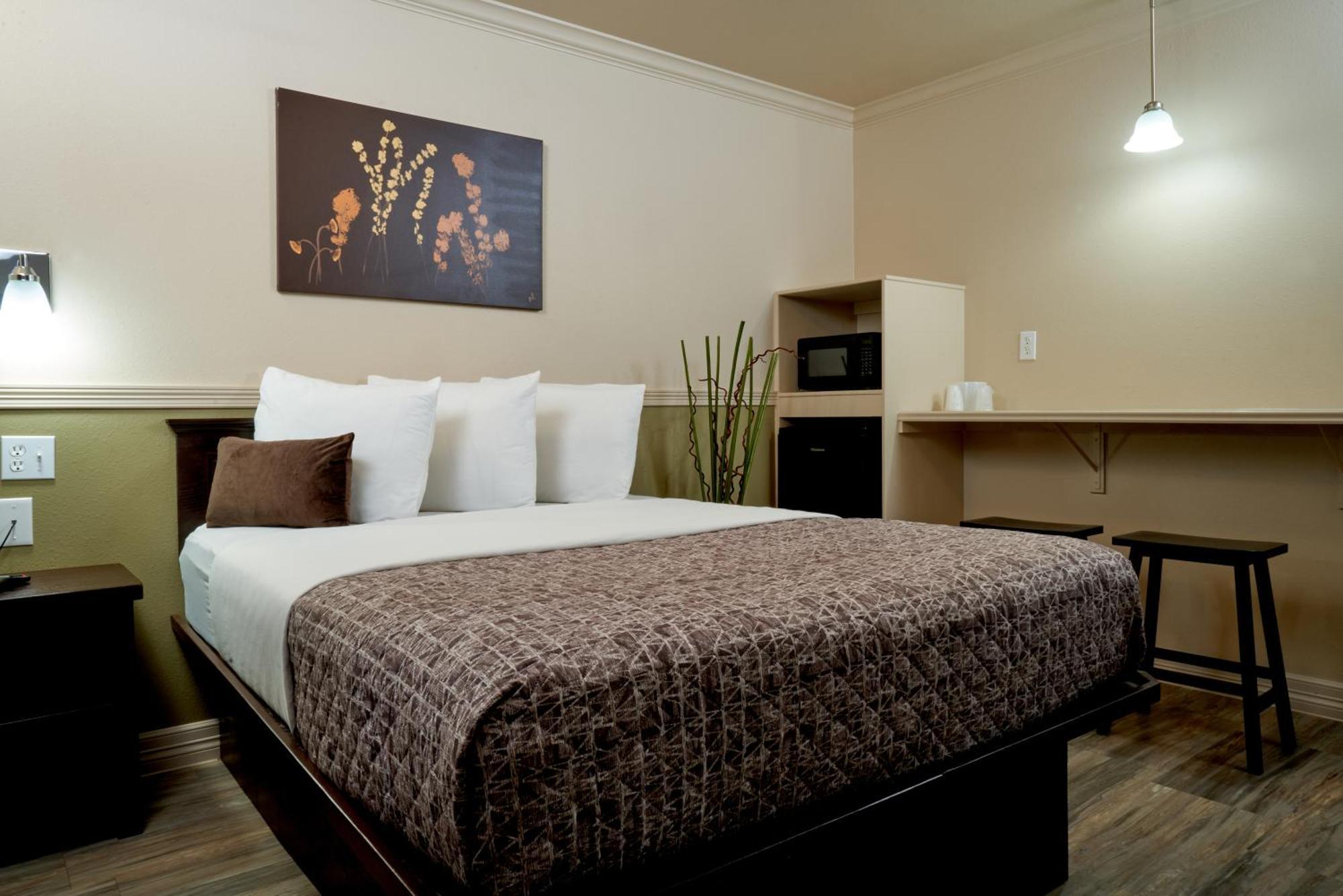 Family Garden Inn & Suites Laredo Bagian luar foto