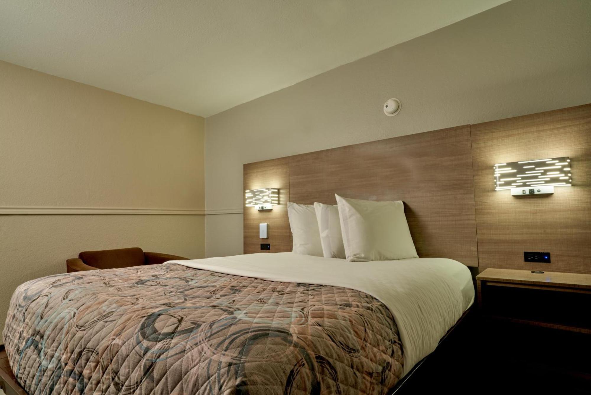 Family Garden Inn & Suites Laredo Bagian luar foto