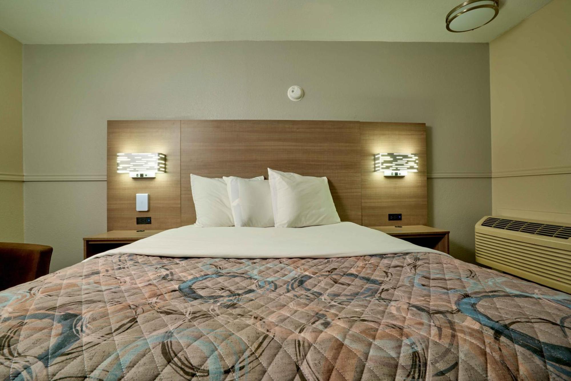 Family Garden Inn & Suites Laredo Bagian luar foto